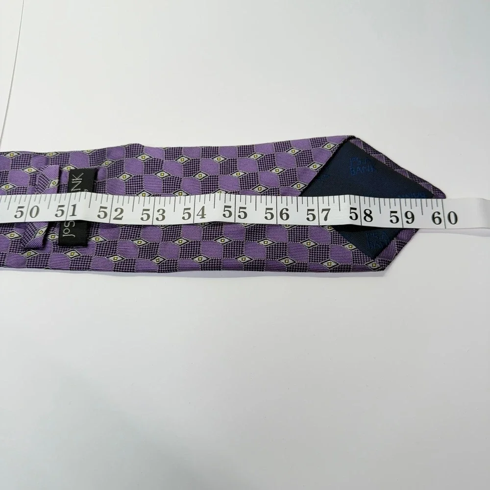 Jos‎ A Bank Mens Silk Tie Purple Geometric Diamond Pattern Made in Italy 60x3.75